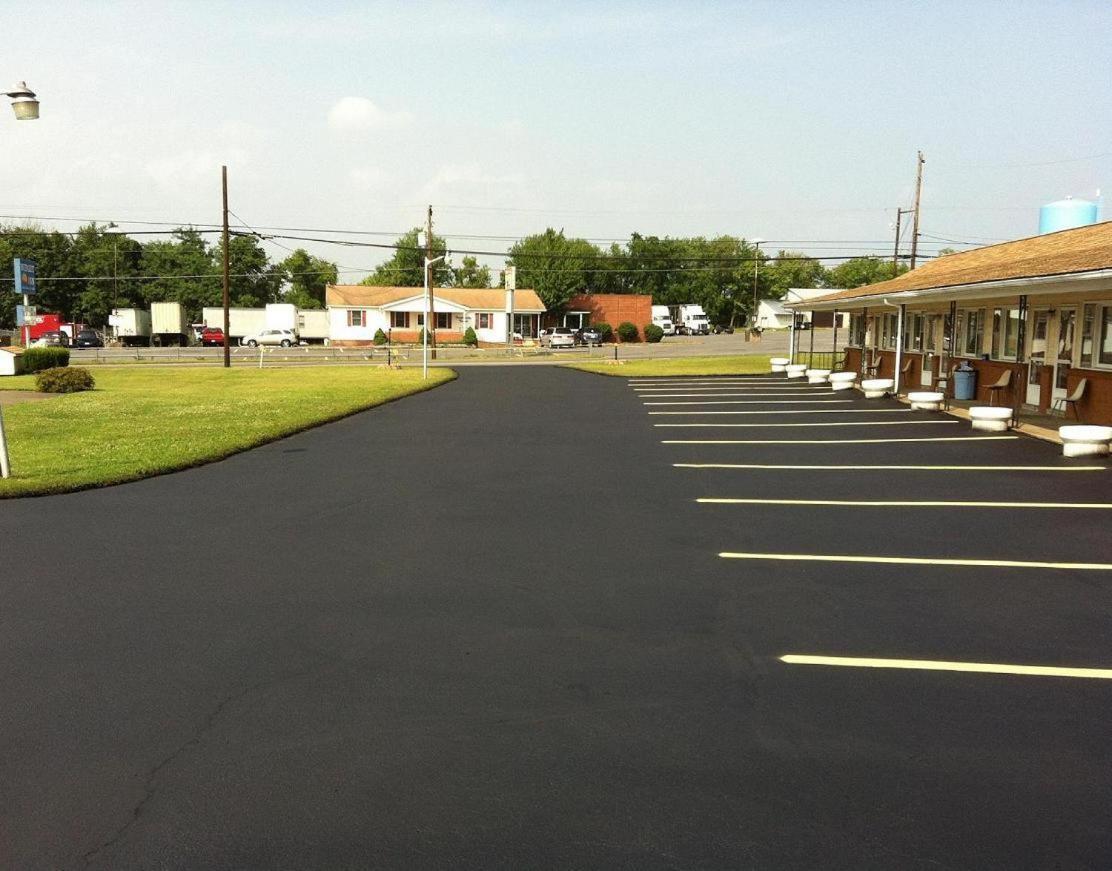 Budget Inn Mifflintown Exterior foto